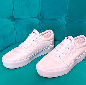NWOT VANS WHITE PLATFORM Tennis Shoe/Sneakers NWOT